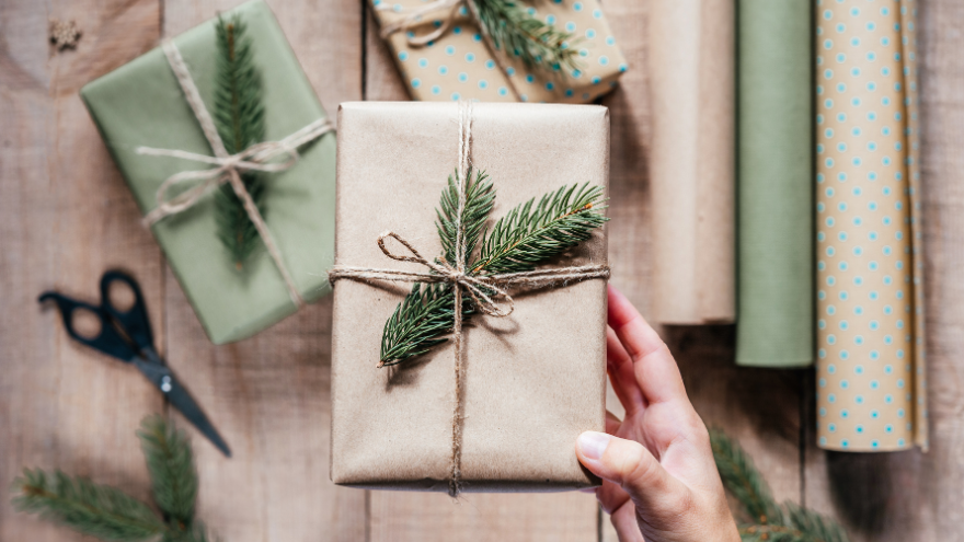 Fenntartható karácsonyi csomagoló papír ötletel