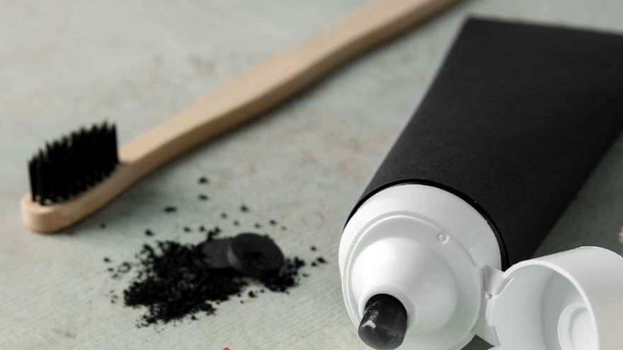 Aktív szén a fogápolásban: fehérítsd kíméletesen a fogaidat!